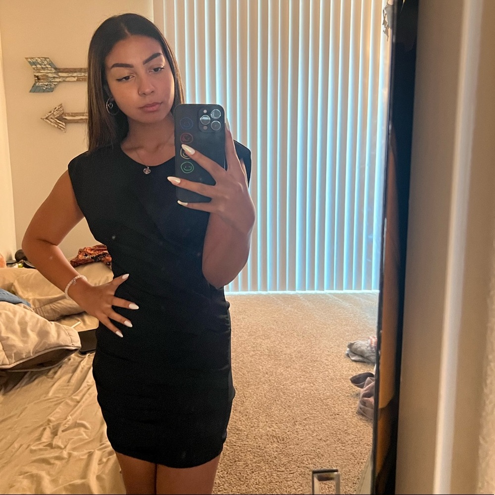 Forever 21 Sleeveless Form Fitting Ruffled Dress